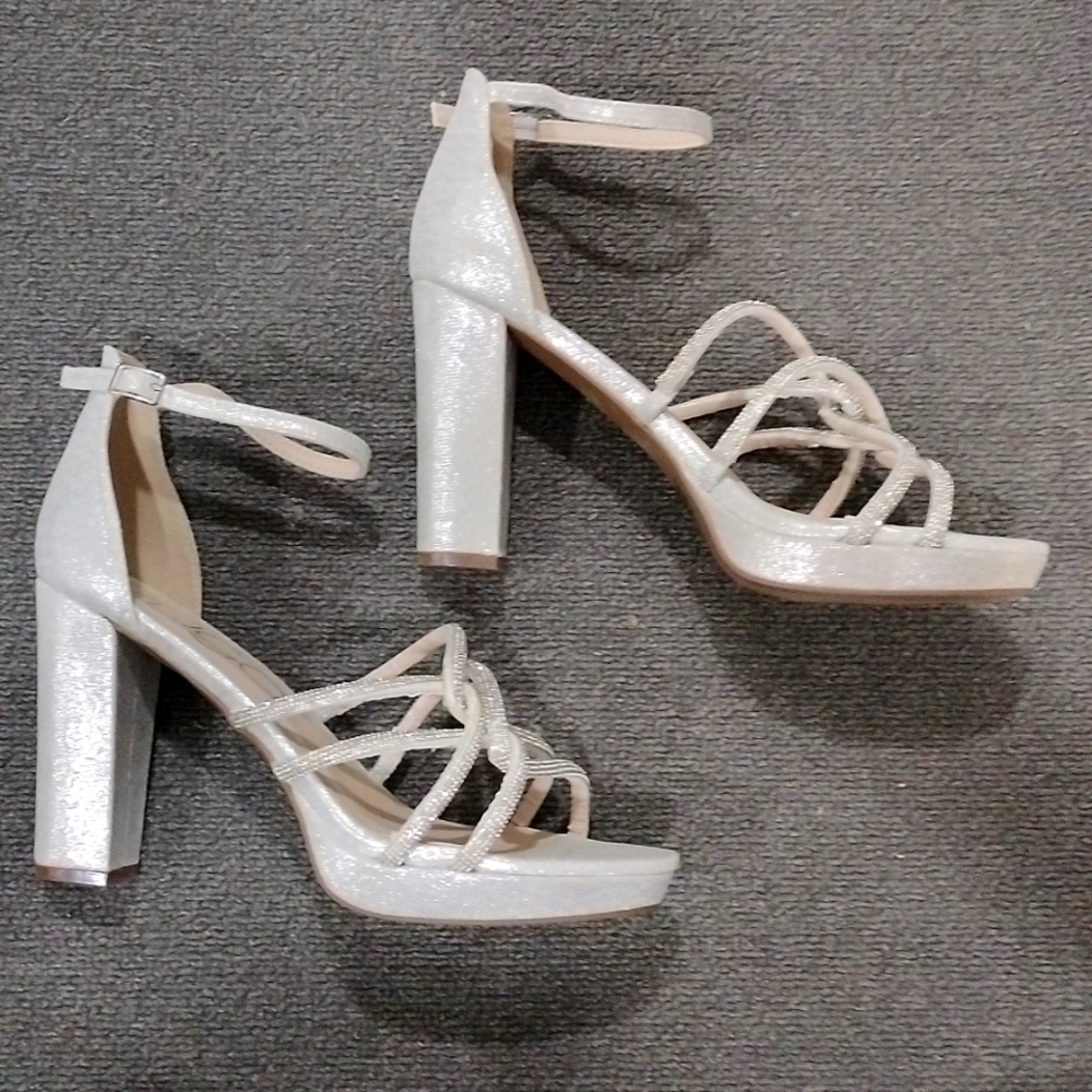 Sugar Women's Petal Dress Sandals 8.5 M White